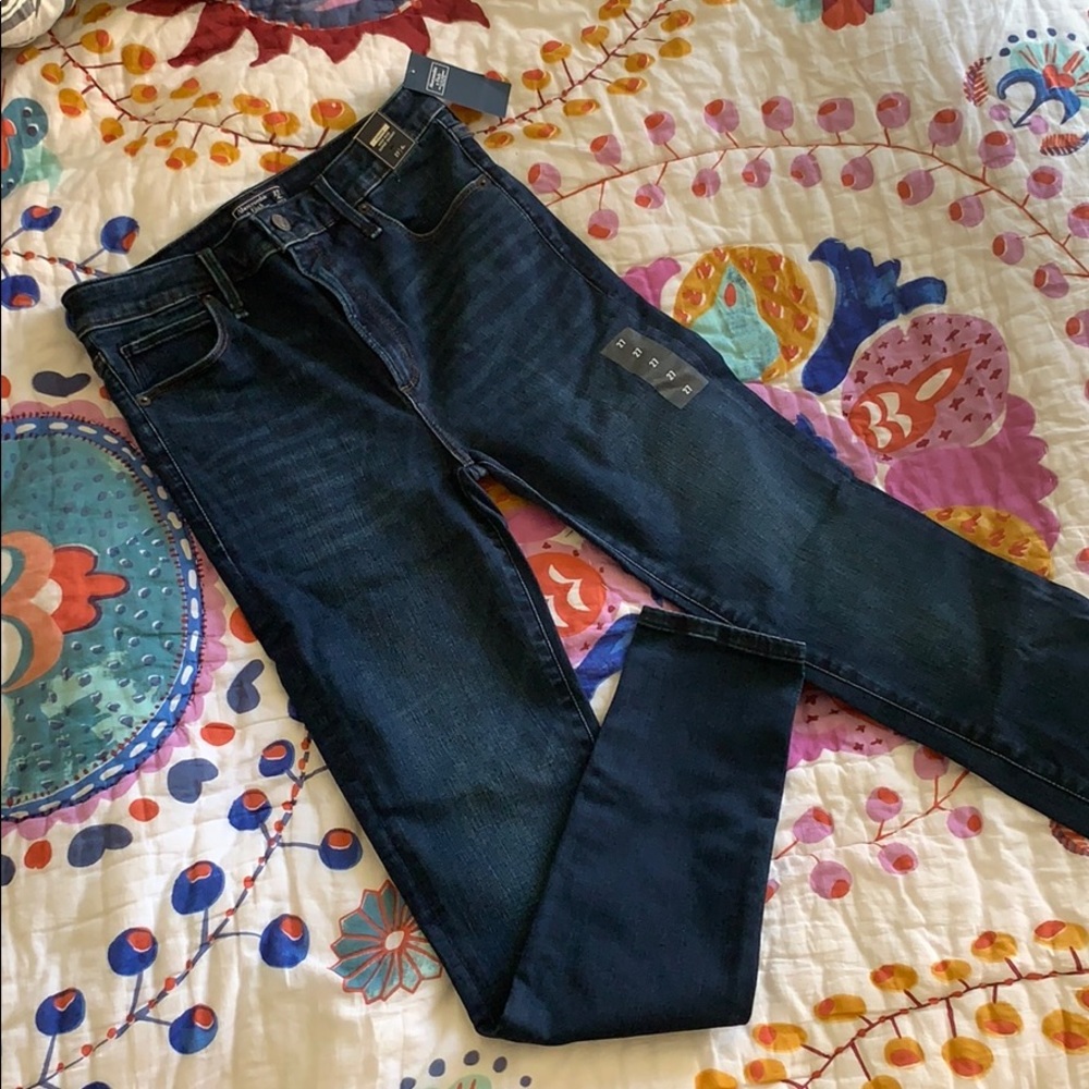 Abercrombie & Fitch High-Rise Dark Jeans (27 | 4R)